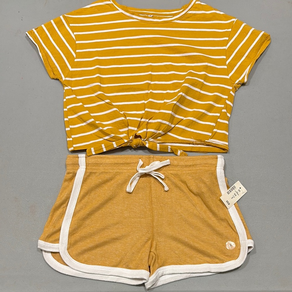 Aeropostale Shorts & Unbranded Crop Top Outfit